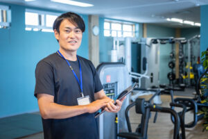 スポーツトレーナーの男性の写真です。