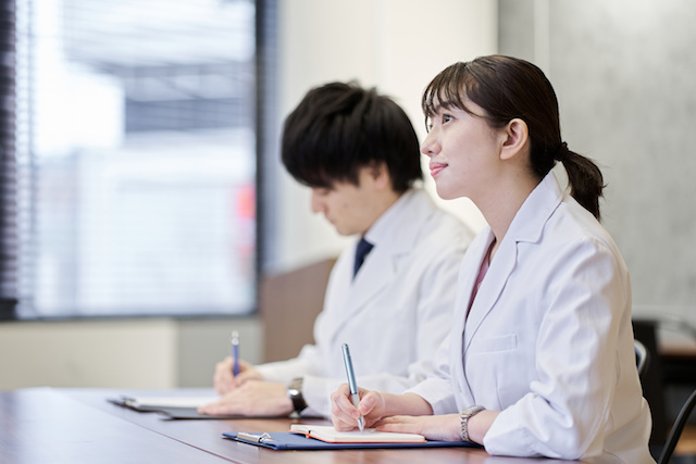 医療の勉強をしている様子