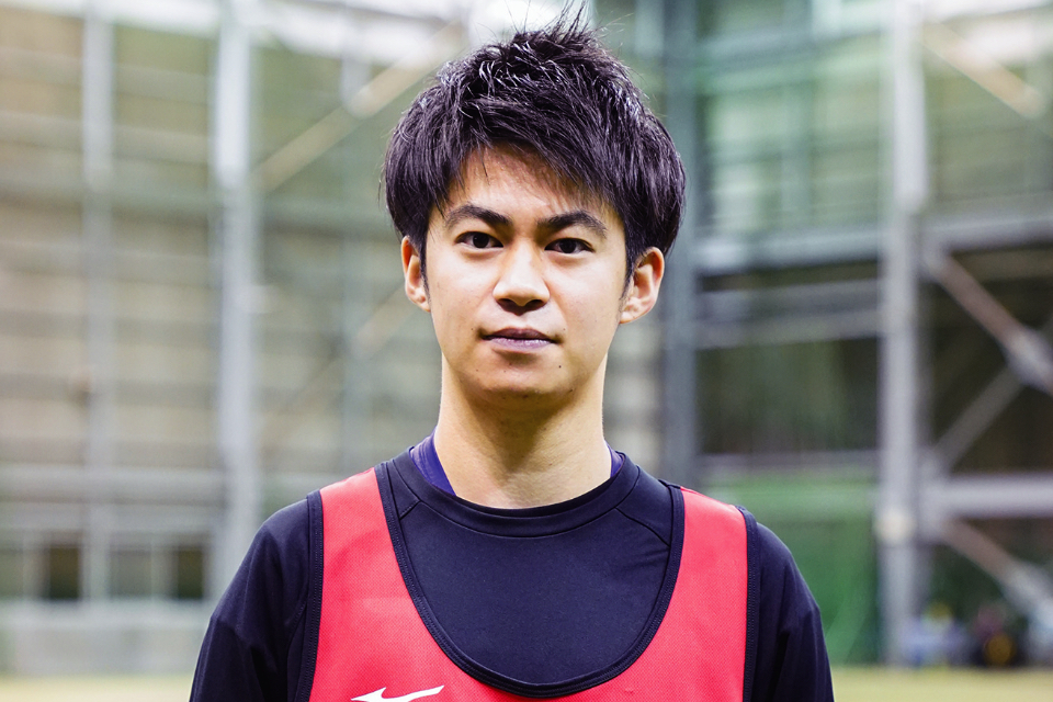 男性スポーツトレーナーの写真です。
